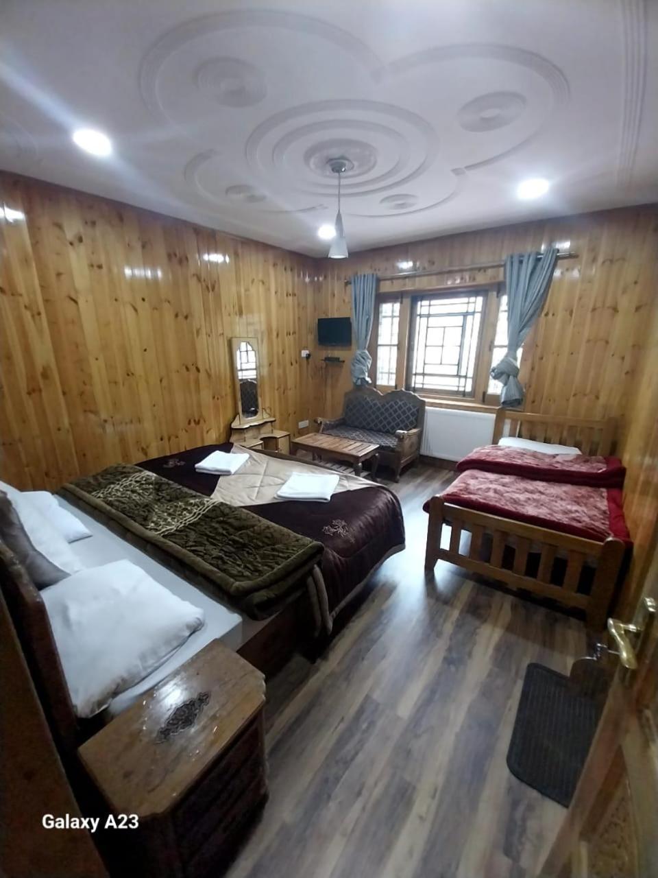 Hotel Barzman Sonāmarg Стая снимка