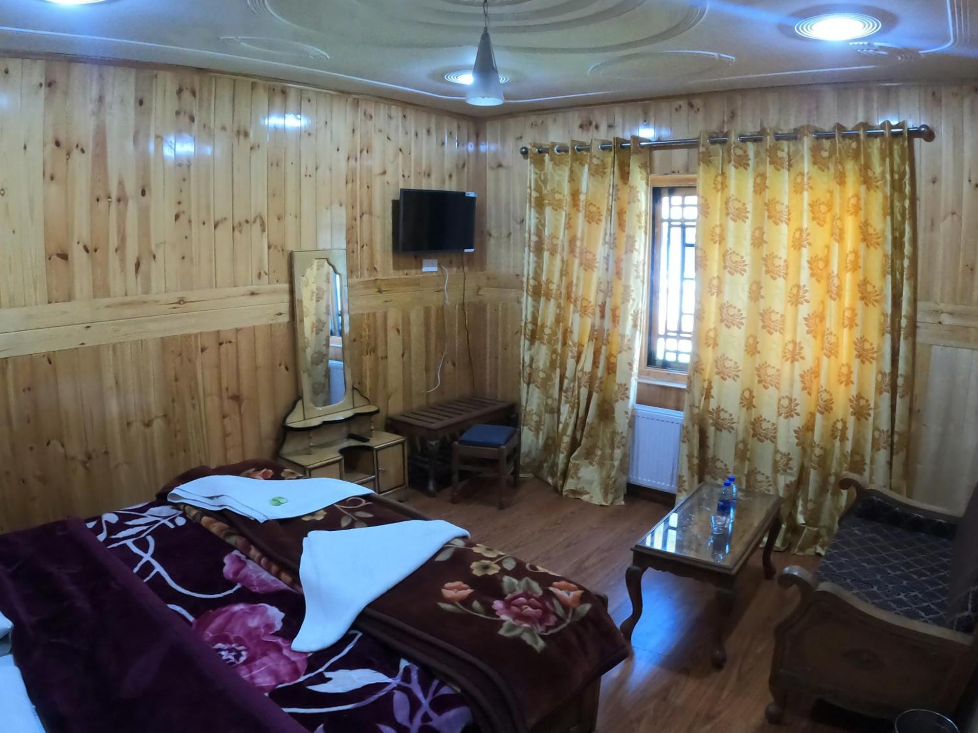 Hotel Barzman Sonāmarg Екстериор снимка