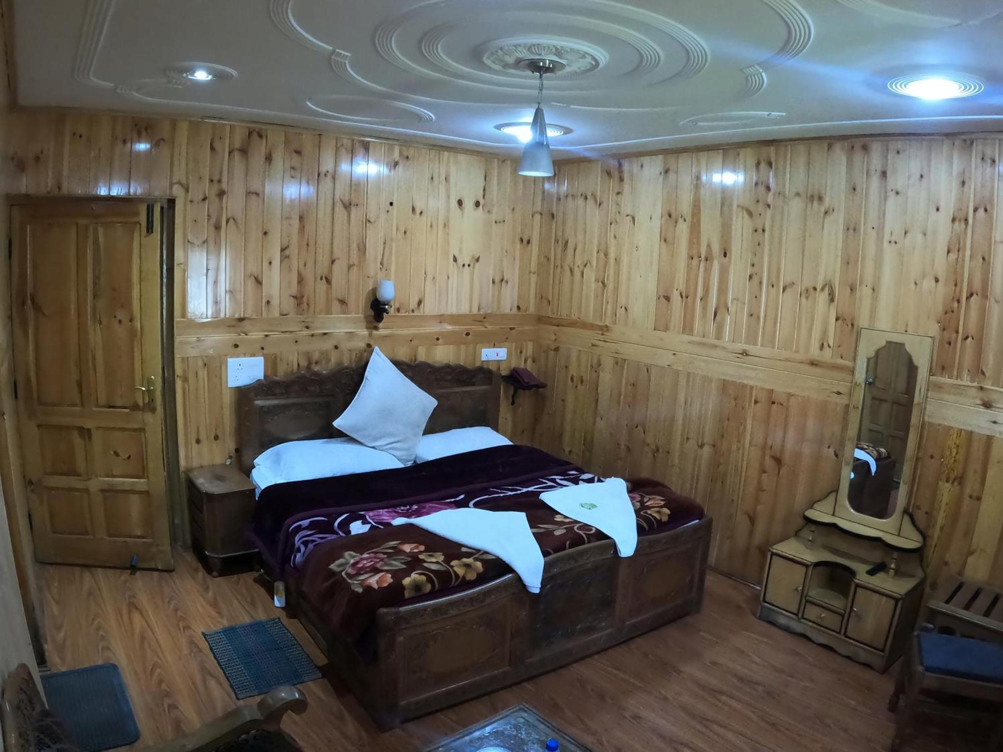 Hotel Barzman Sonāmarg Екстериор снимка