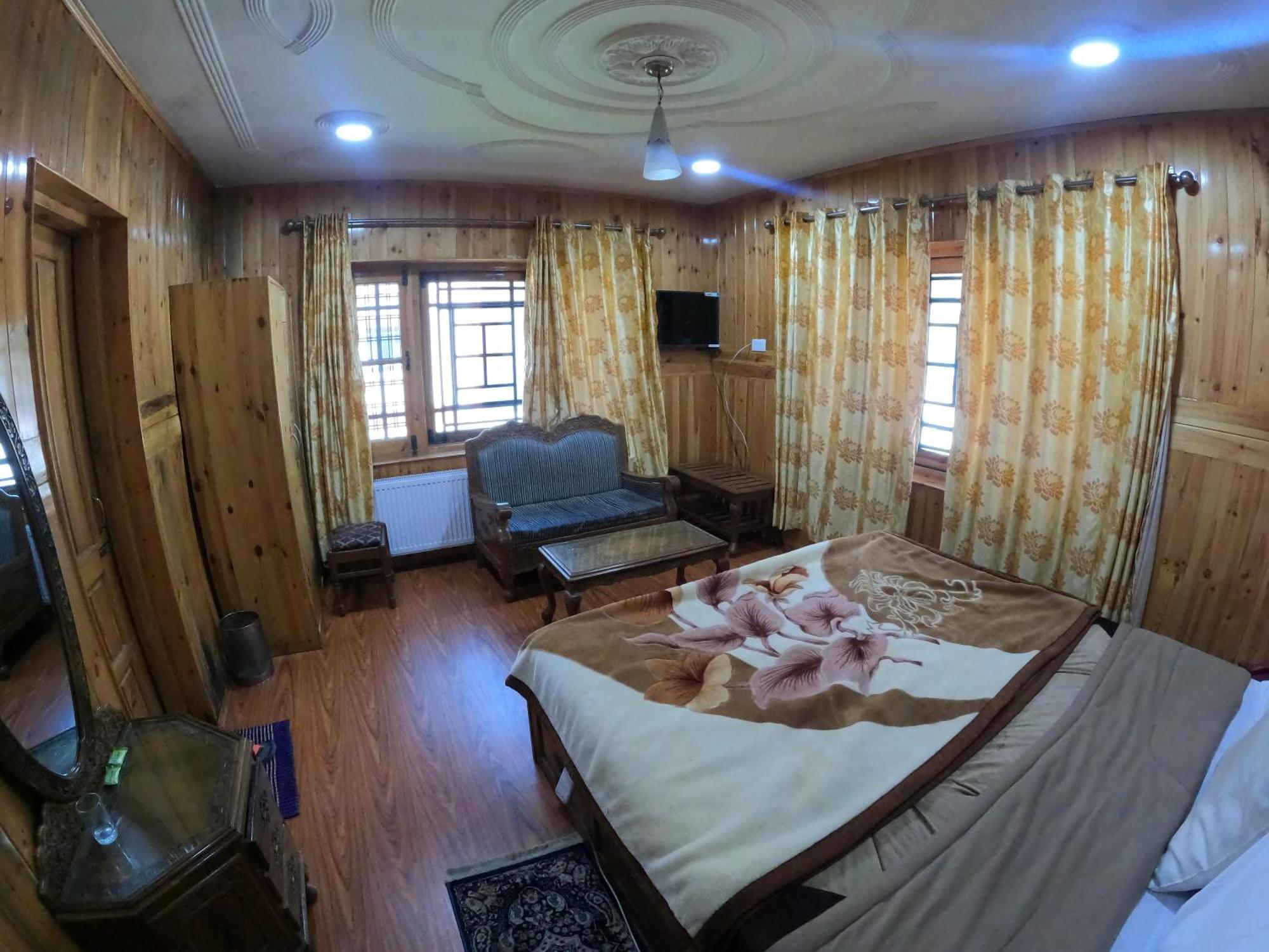 Hotel Barzman Sonāmarg Екстериор снимка