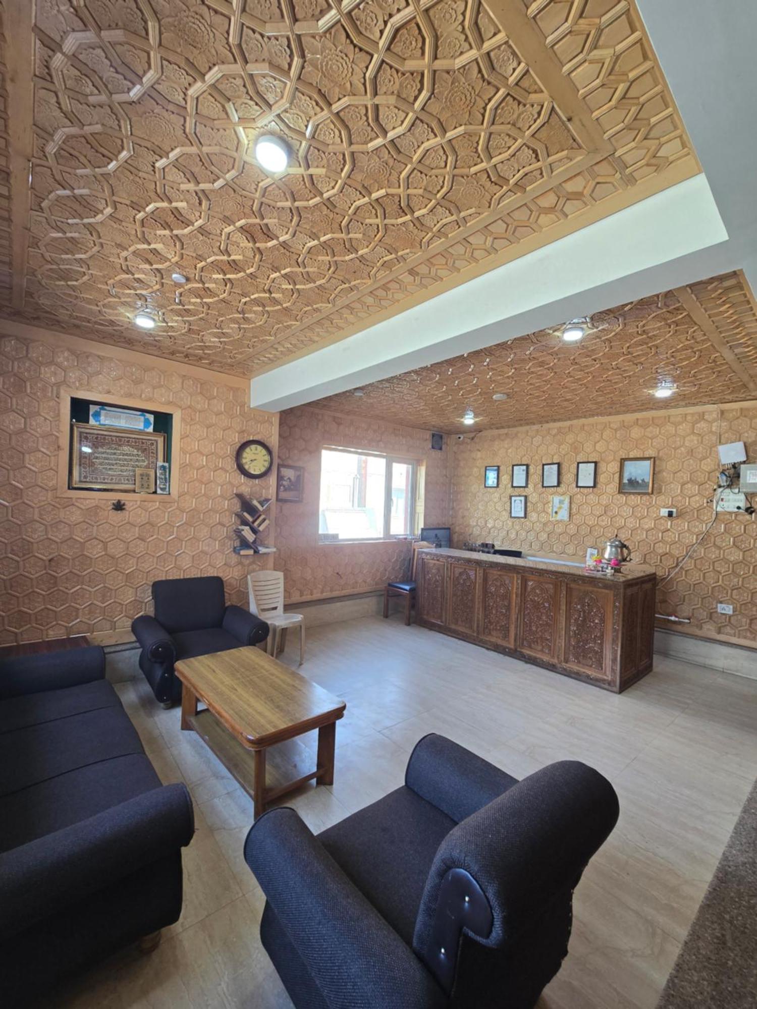 Hotel Barzman Sonāmarg Екстериор снимка