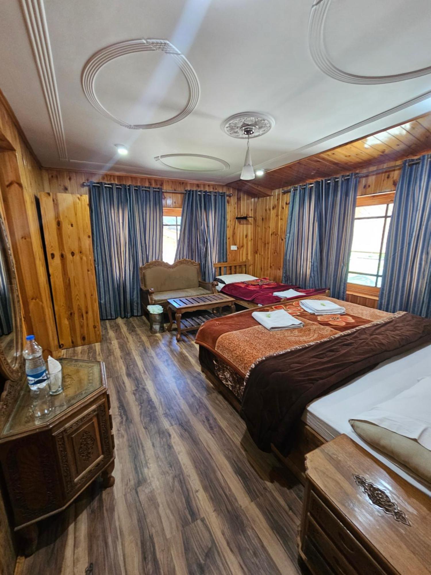 Hotel Barzman Sonāmarg Екстериор снимка
