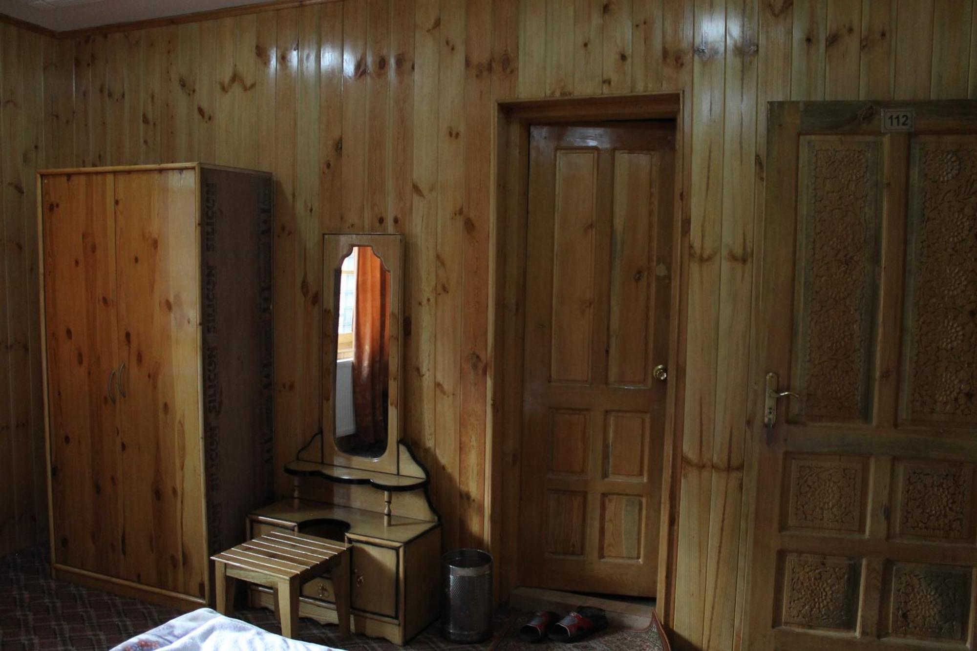 Hotel Barzman Sonāmarg Екстериор снимка