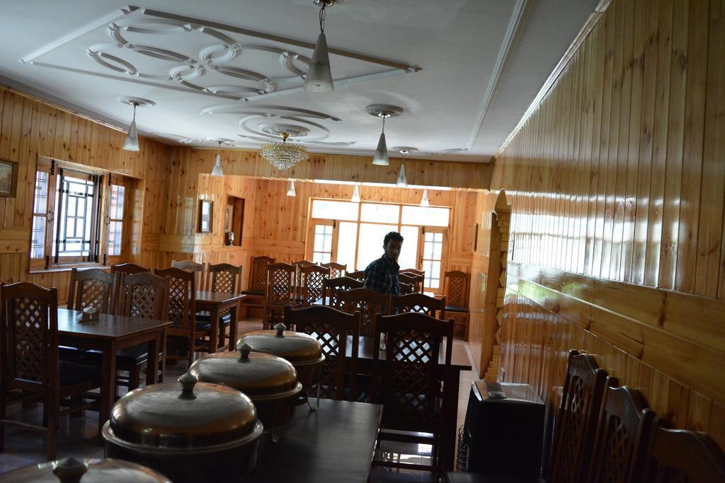 Hotel Barzman Sonāmarg Екстериор снимка